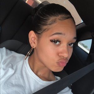 Meet your Posher, Skylar